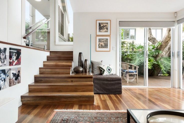 The Middlewoman - Home Building