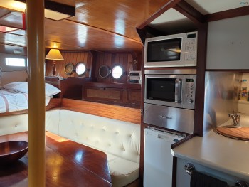3 Bedroom, 2 bathroom 64ft Yacht