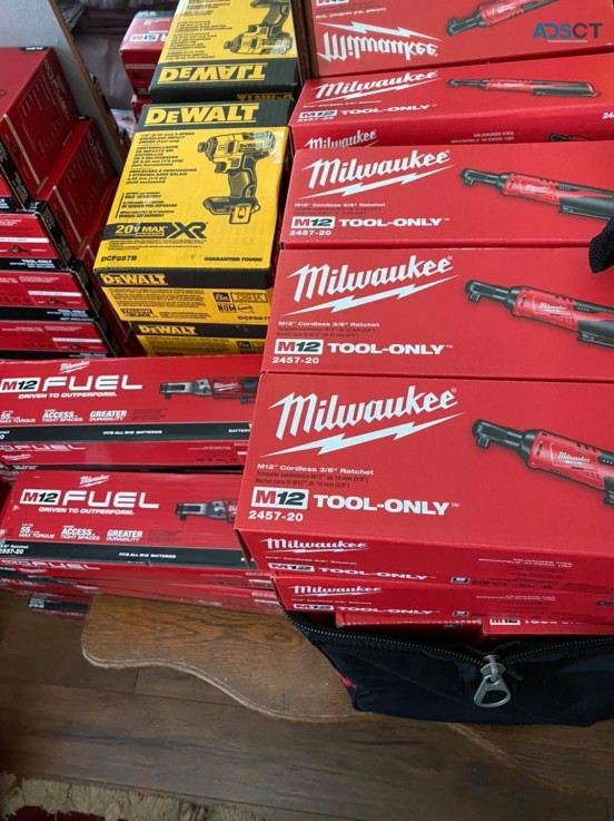 Milwaukee M18 18V Cordless 18-Piece Comb
