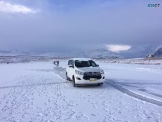 Convenient Commutes: Taxi Services Navigate Srinagar's Streets