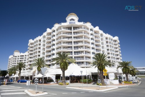 Broadbeach Holiday Accommodation | Phoenician Resort