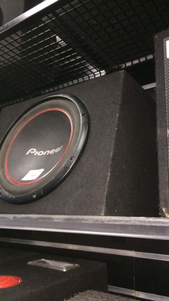 Pioneer subwoofer in box - cp115160