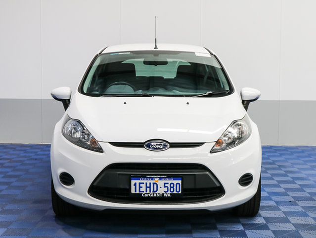 2013 Ford Fiesta WT CL White 5 S