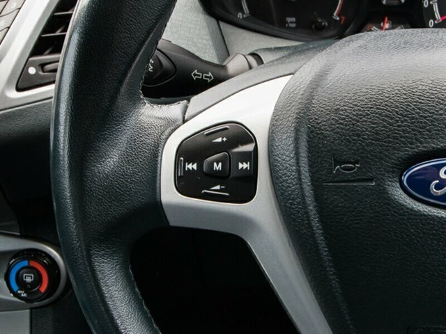 2010 Ford Fiesta WS LX White 4 S