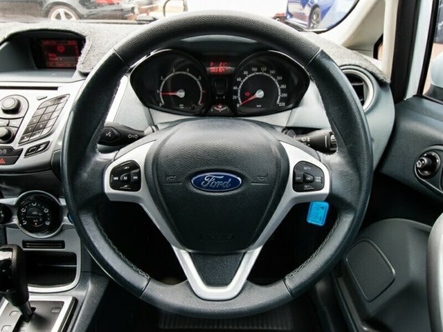 2010 Ford Fiesta WS LX White 4 S