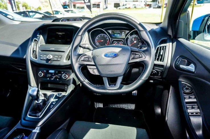 2016 Ford Focus RS AWD Hatchback (Blue)