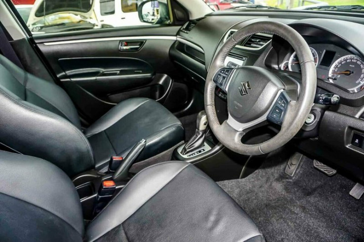 2014 Suzuki Swift GL Navigator Hatchback