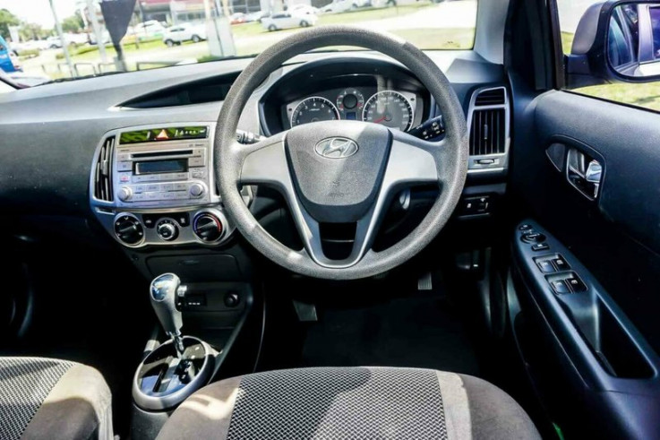 2014 Hyundai i20 Active Hatchback (Grey)