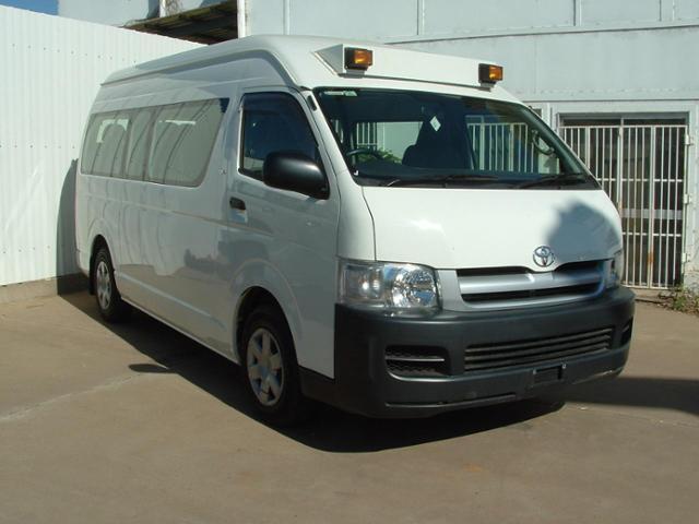 USED 2006 TOYOTA HIACE COMMUTER