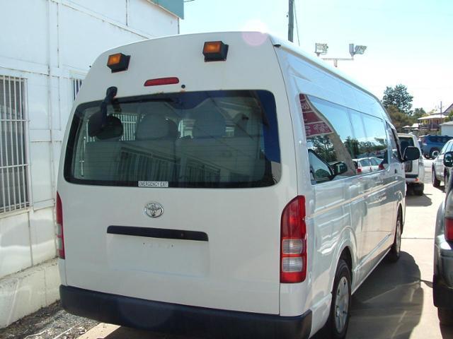 USED 2006 TOYOTA HIACE COMMUTER